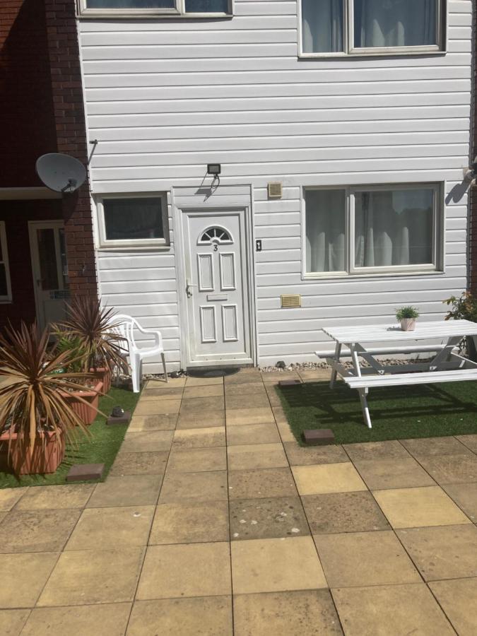 6 Bed House 3 Bathrooms Good Transport Links To London, Free Parking Esterno foto