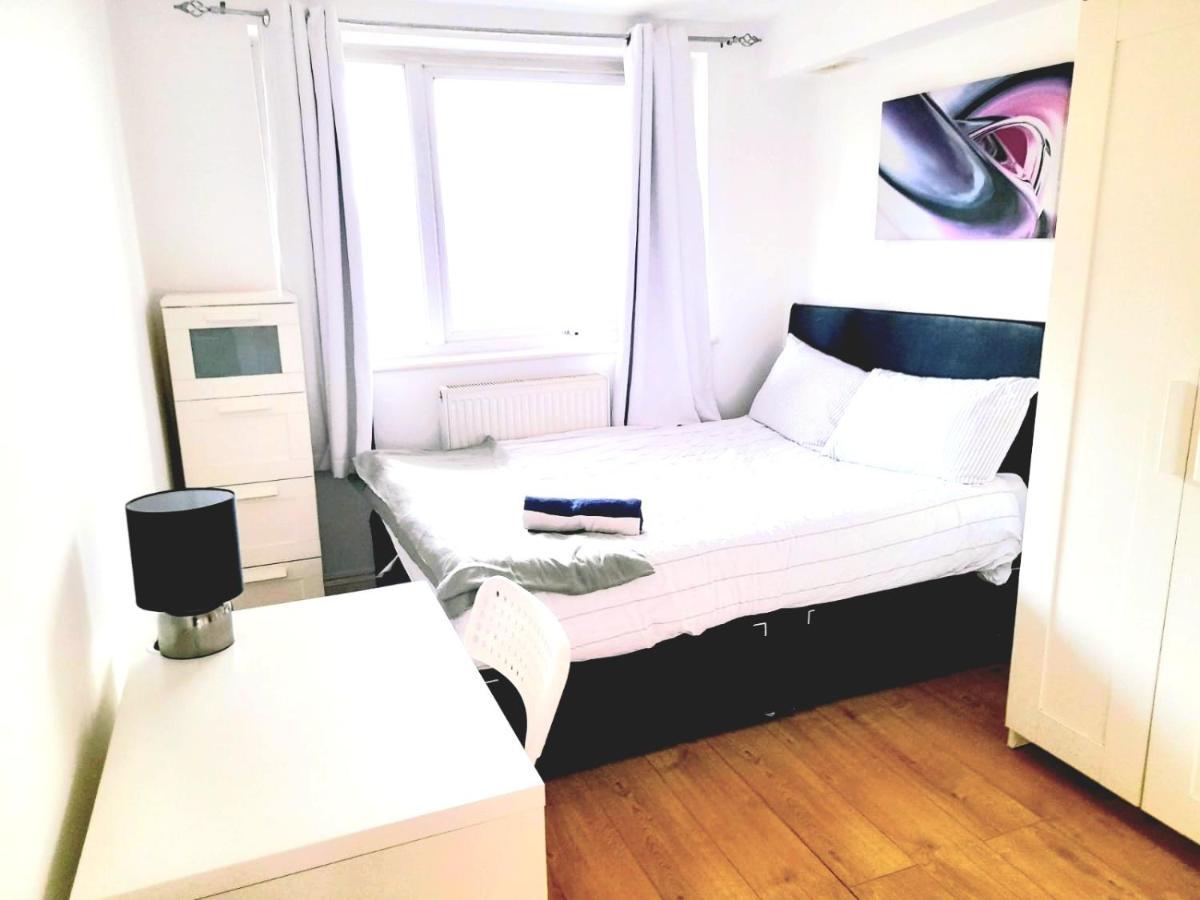 6 Bed House 3 Bathrooms Good Transport Links To London, Free Parking Esterno foto