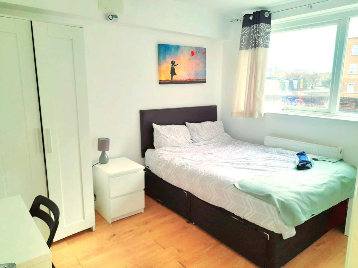 6 Bed House 3 Bathrooms Good Transport Links To London, Free Parking Esterno foto